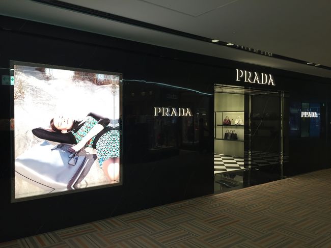 プラダ 成田空港店