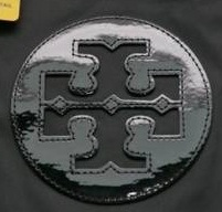 トリーバーチ 偽物 ロゴ黒